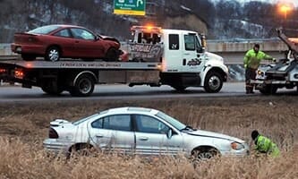 Tow truck at scene of wreck — Emergency towing in Mankato, MN