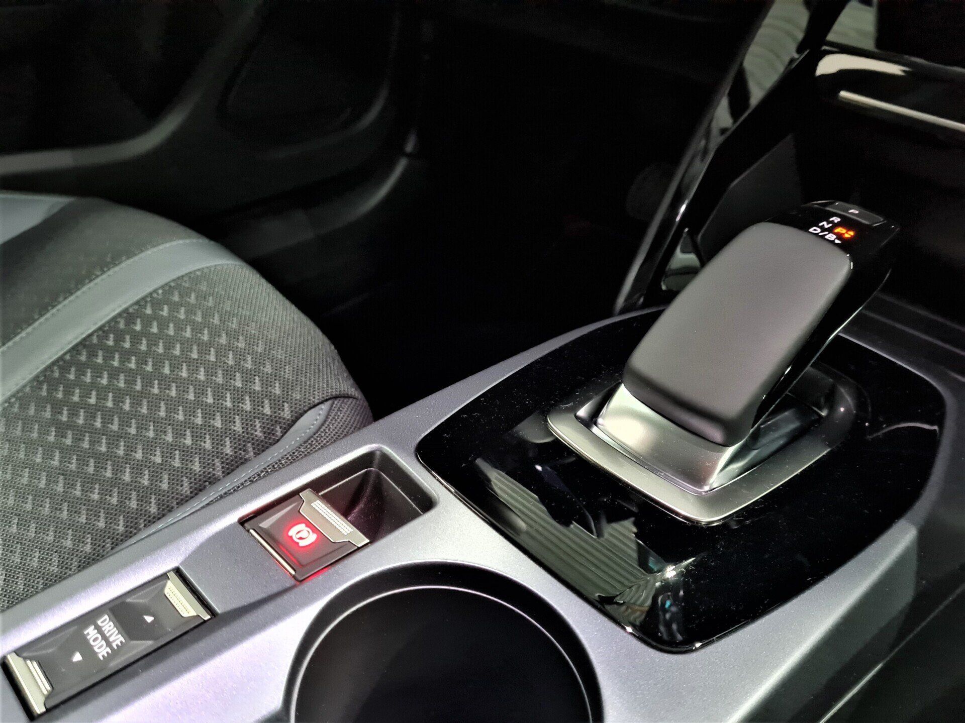 Peugeot e-2008 Allure