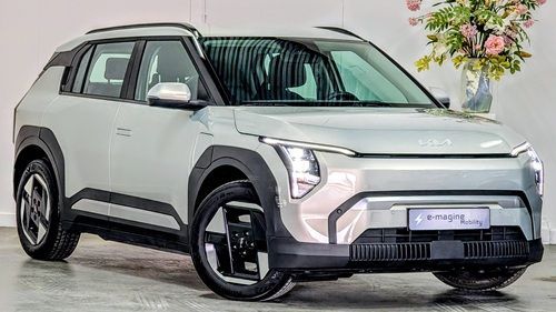 Kia EV3 Long Range 81.4 kWh Air Ivory Silver e-magine Mobility links voor