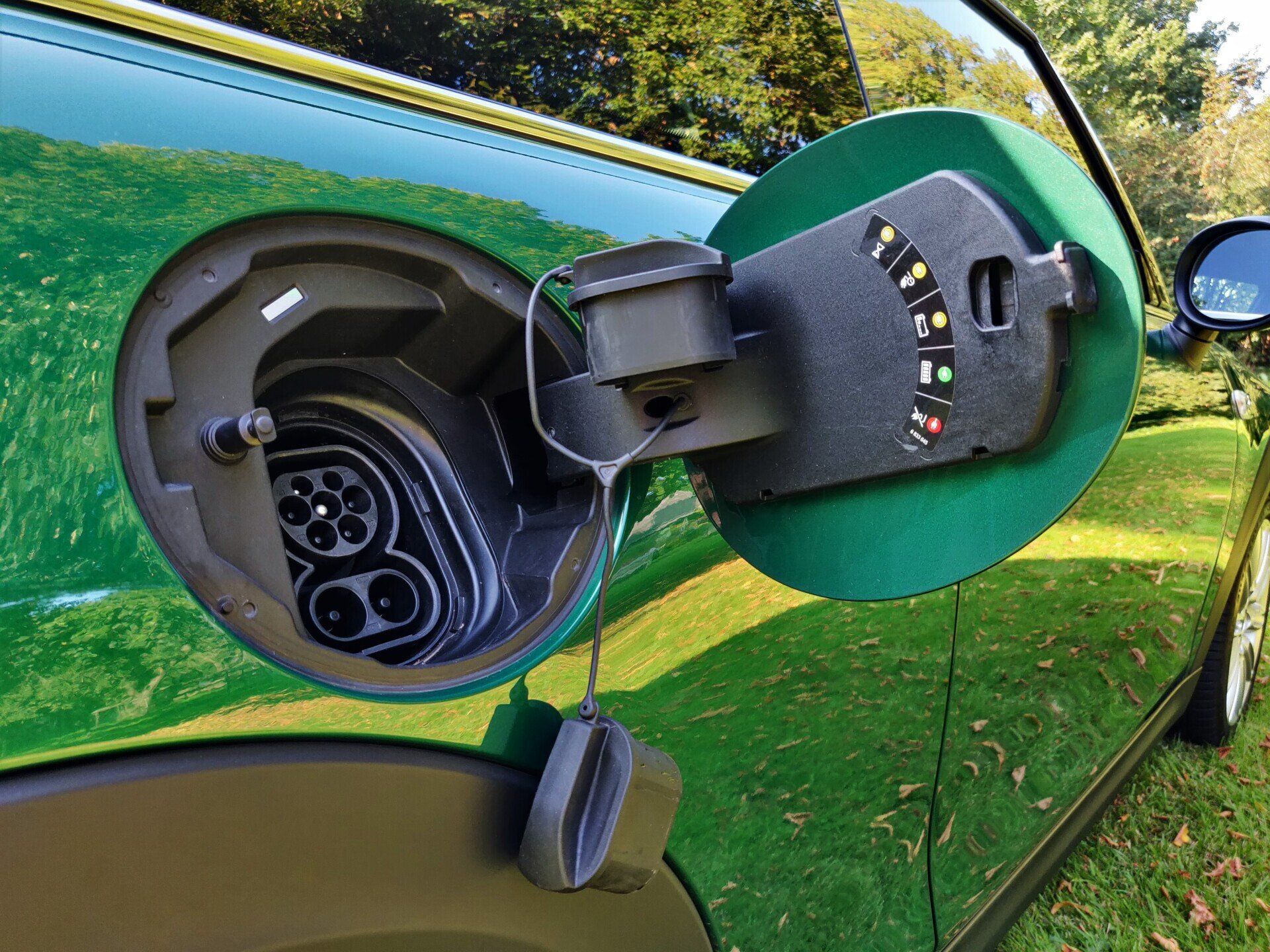 Mini Cooper SE Electric Essential CCS laadpoort