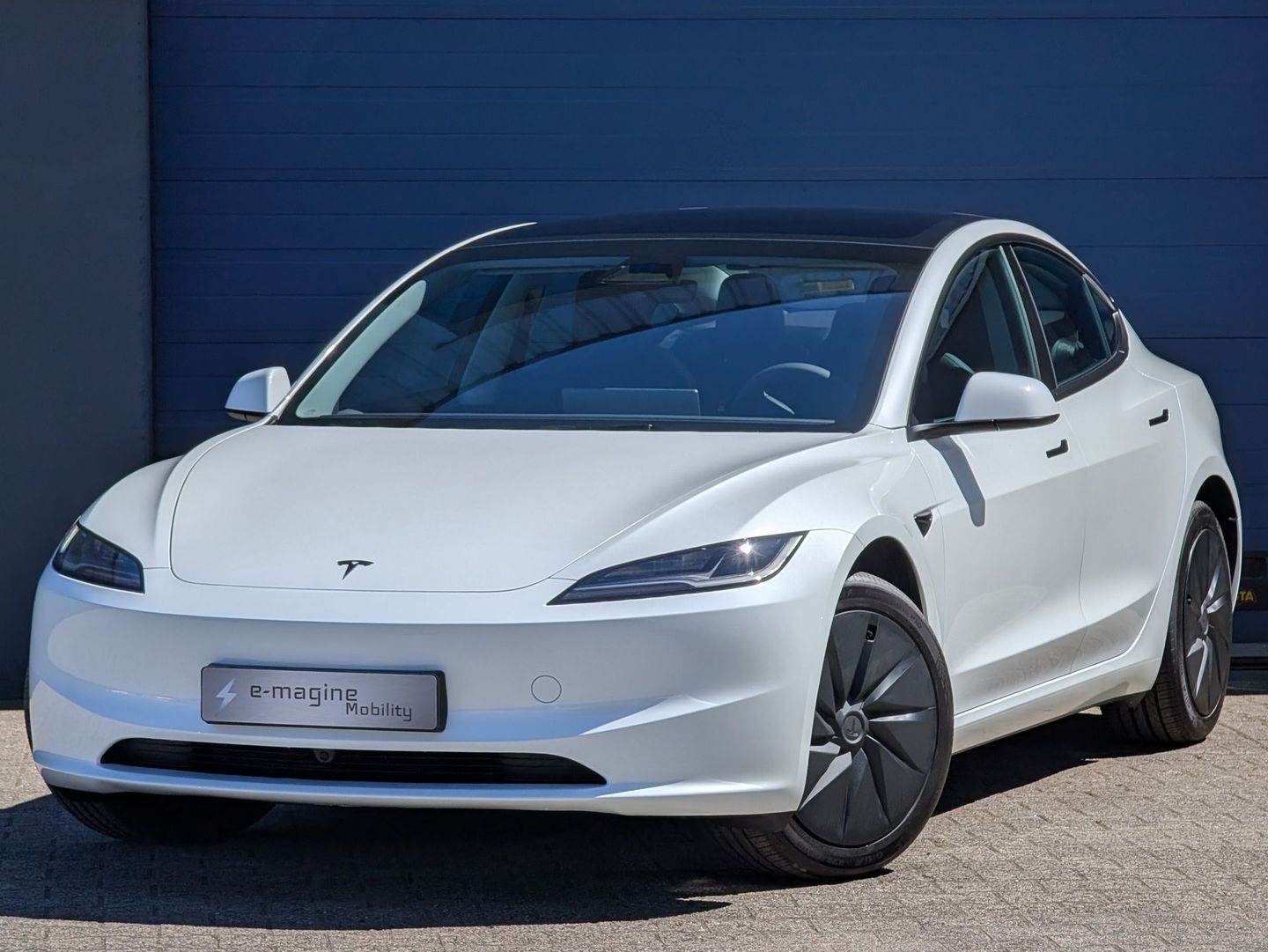 Tesla Model 3 RWD 2026 Pearl White