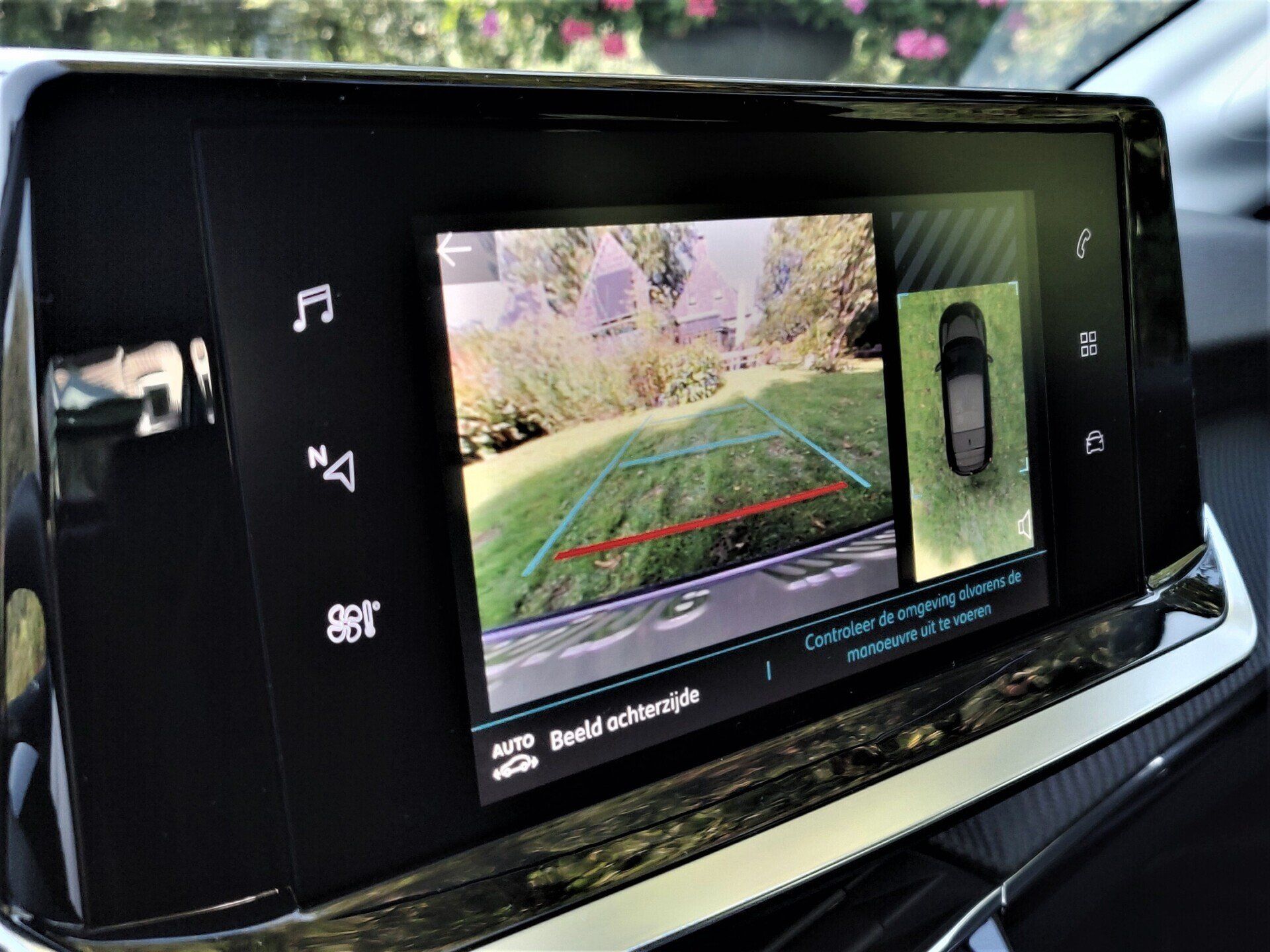 Peugeot e-208 camera