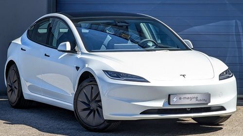 Tesla Model 3 Achterwielaandrijving 2026 nieuwste uitvoering 64 kWh Pearl White e-magine Mobility
