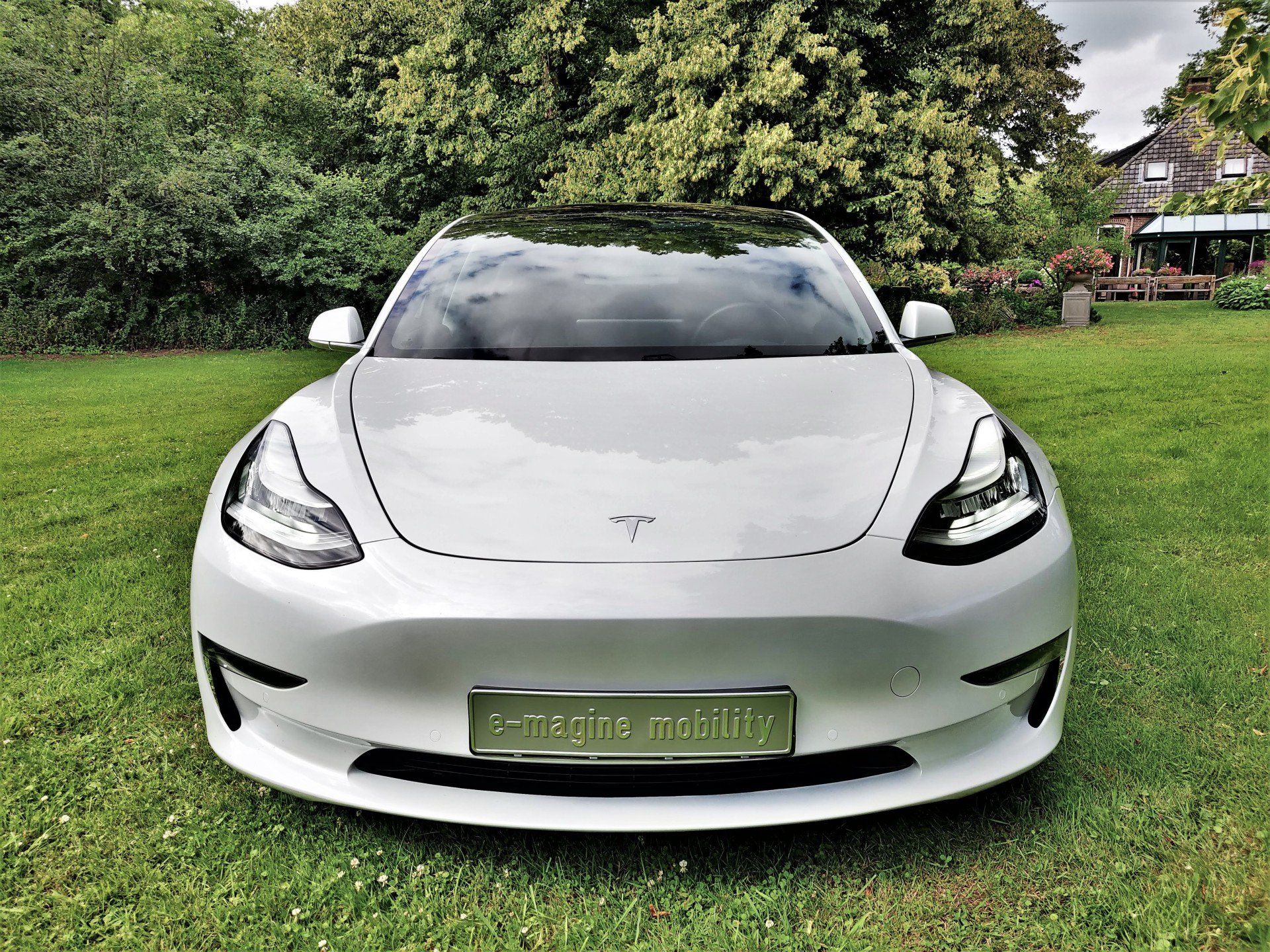 Tesla Model 3 Long Range Dual Motor e-magine mobility