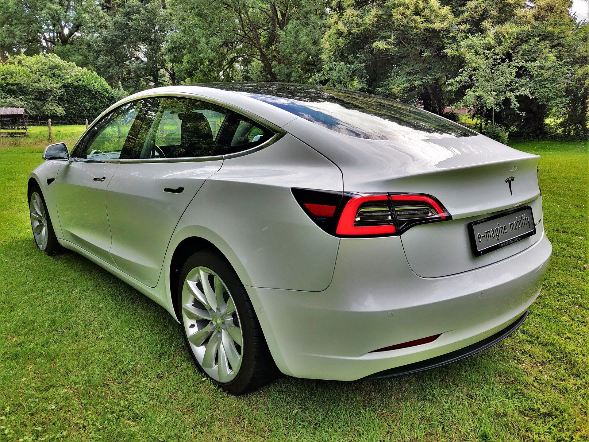 Tesla Model 3 Long Range Dual Motor e-magine mobility