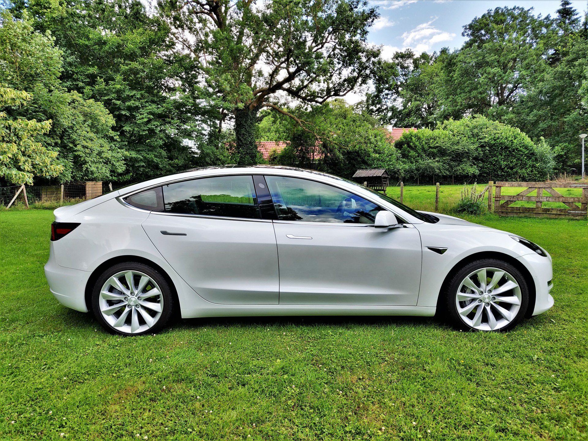 Tesla Model 3 Long Range Dual Motor e-magine mobility