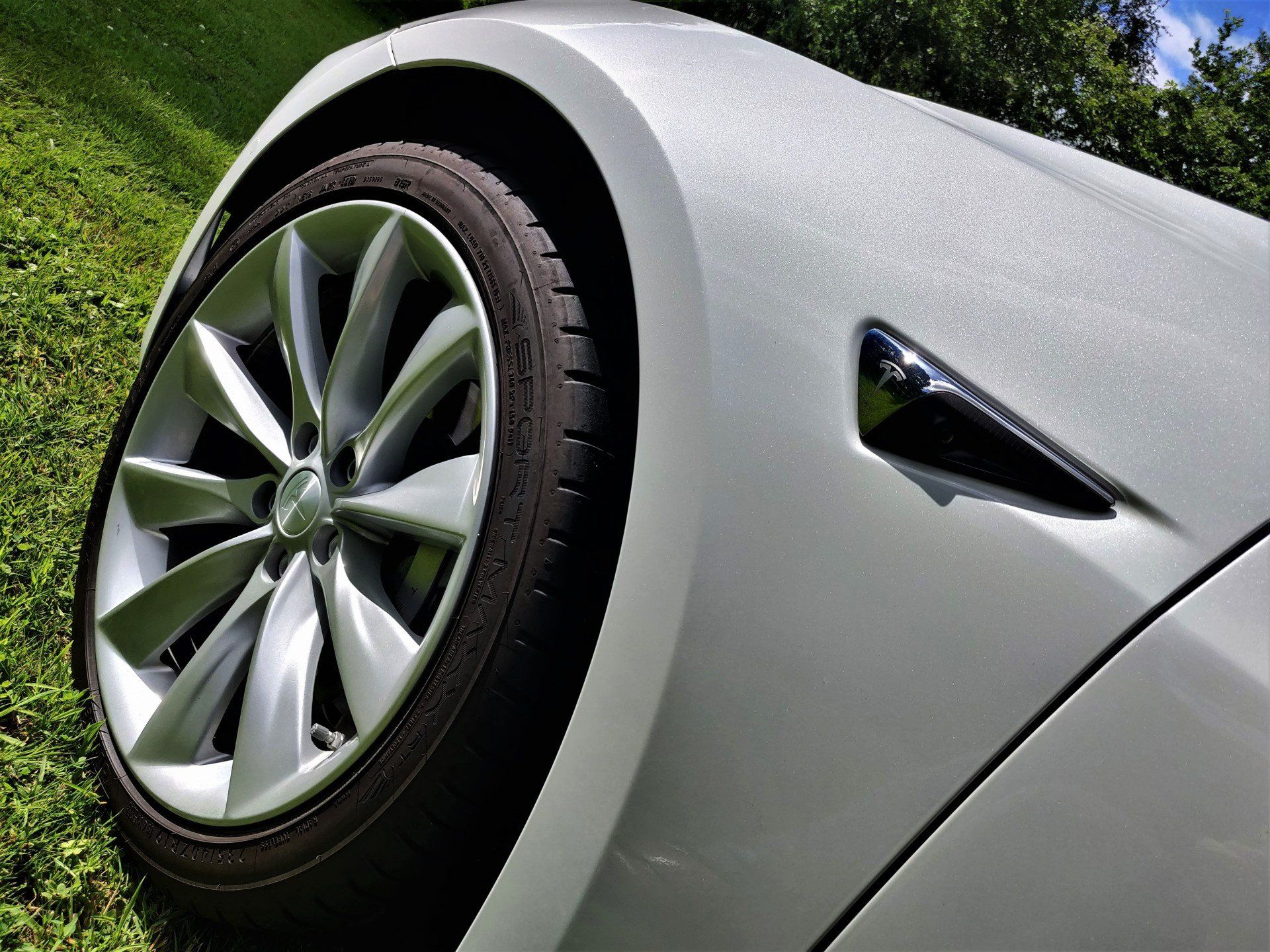 Tesla Model 3 Long Range Dual Motor e-magine mobility