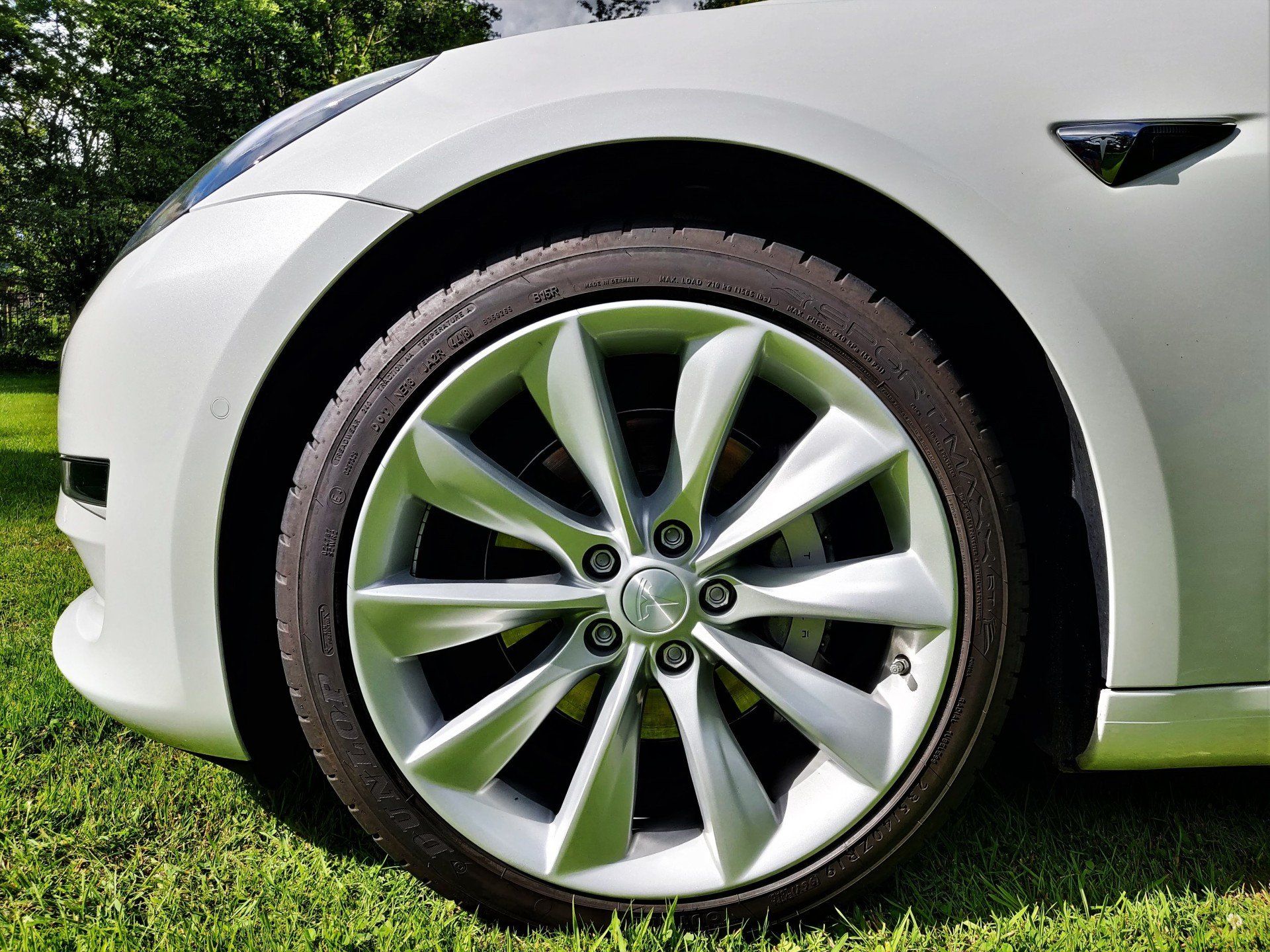 Tesla Model 3 Long Range Dual Motor e-magine mobility