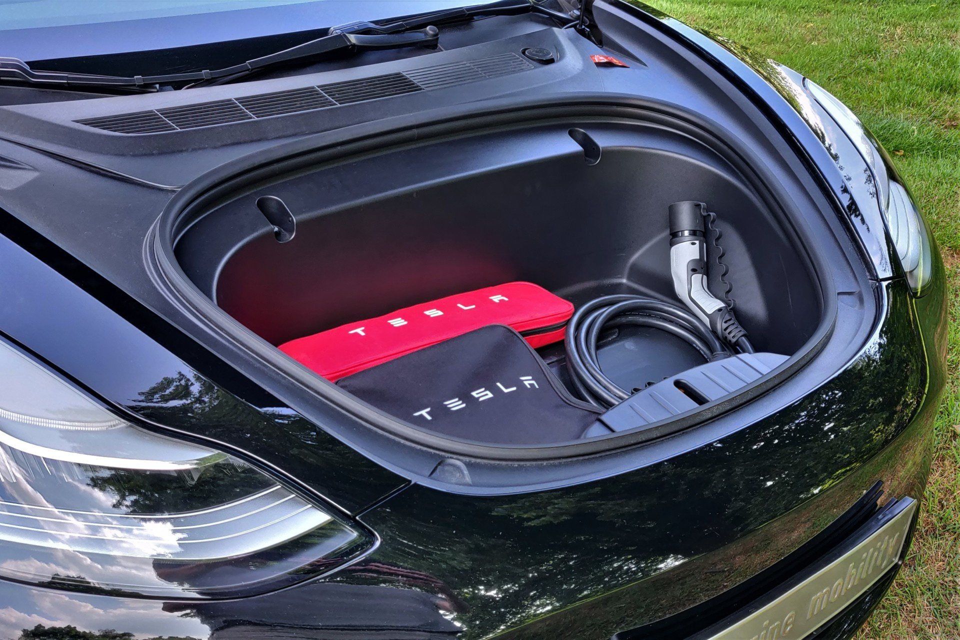 Tesla Model 3 Performance e-magine mobility