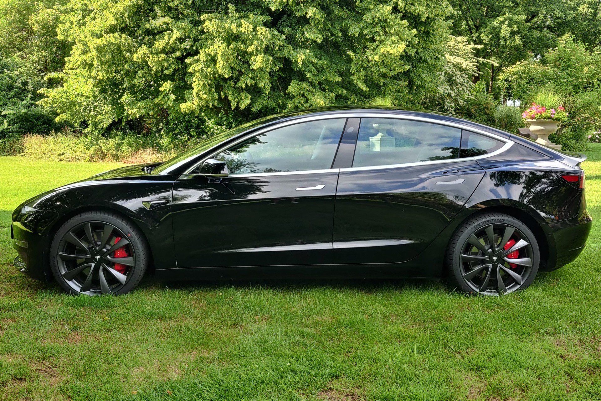 Tesla Model 3 Performance e-magine mobility