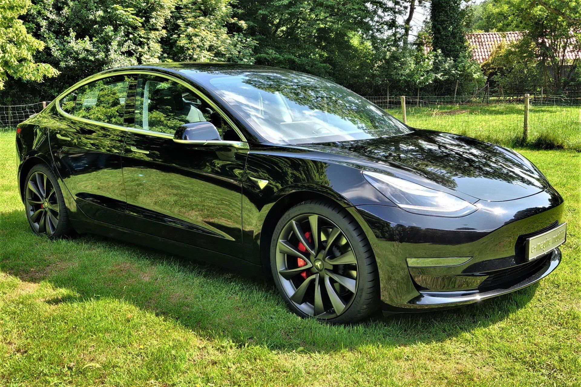 Tesla Model 3 Performance e-magine mobility