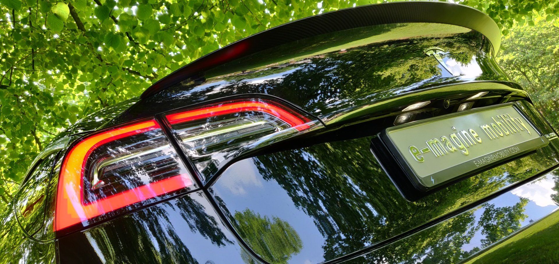 Tesla Model 3 Performance e-magine mobility