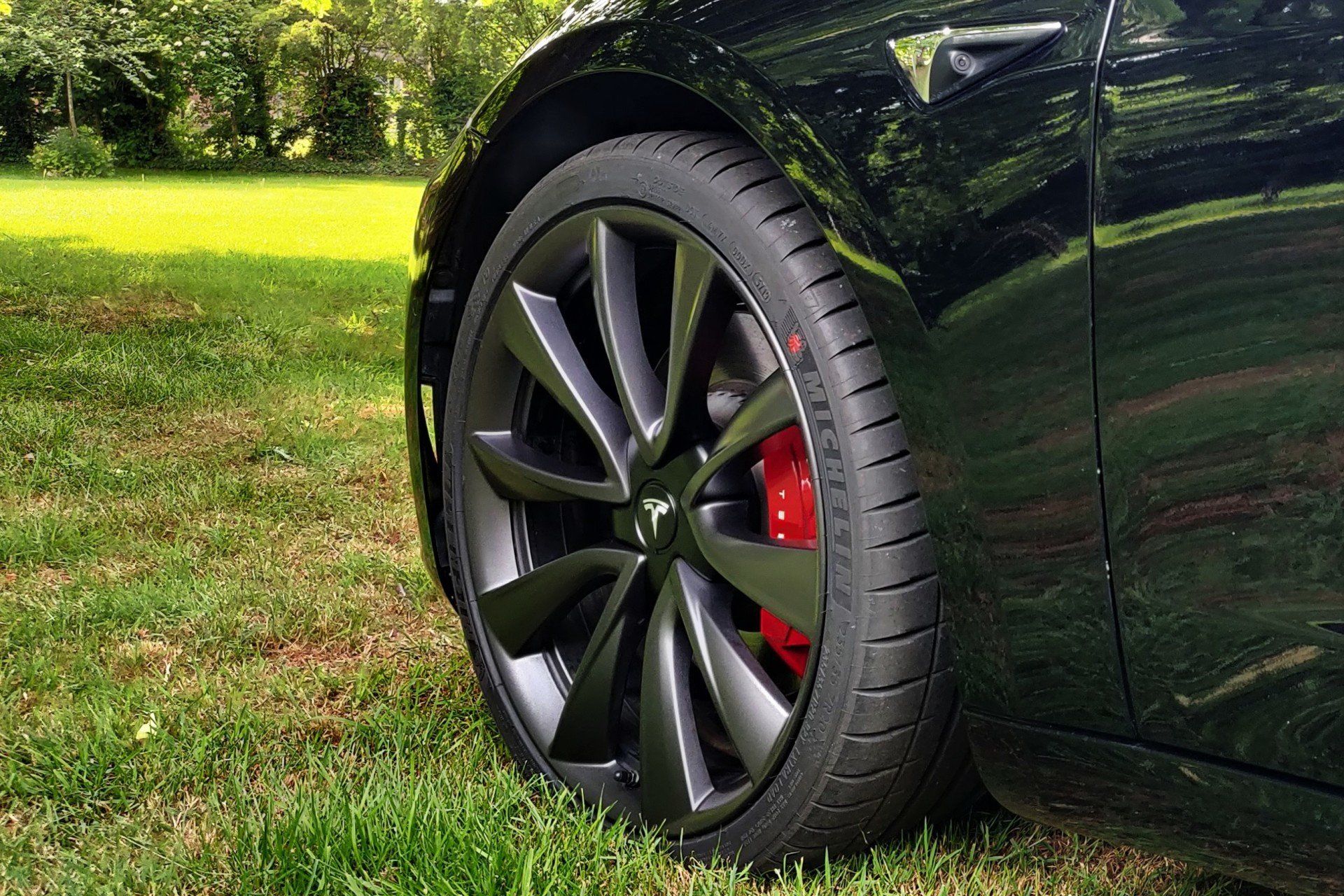 Tesla Model 3 Performance e-magine mobility