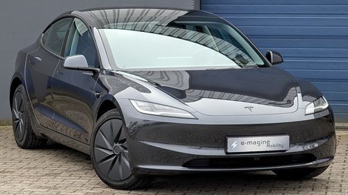 Tesla Model 3 Achterwielaandrijving 2026 nieuwste uitvoering 64 kWh Stealth Grey metallic e-magine Mobility