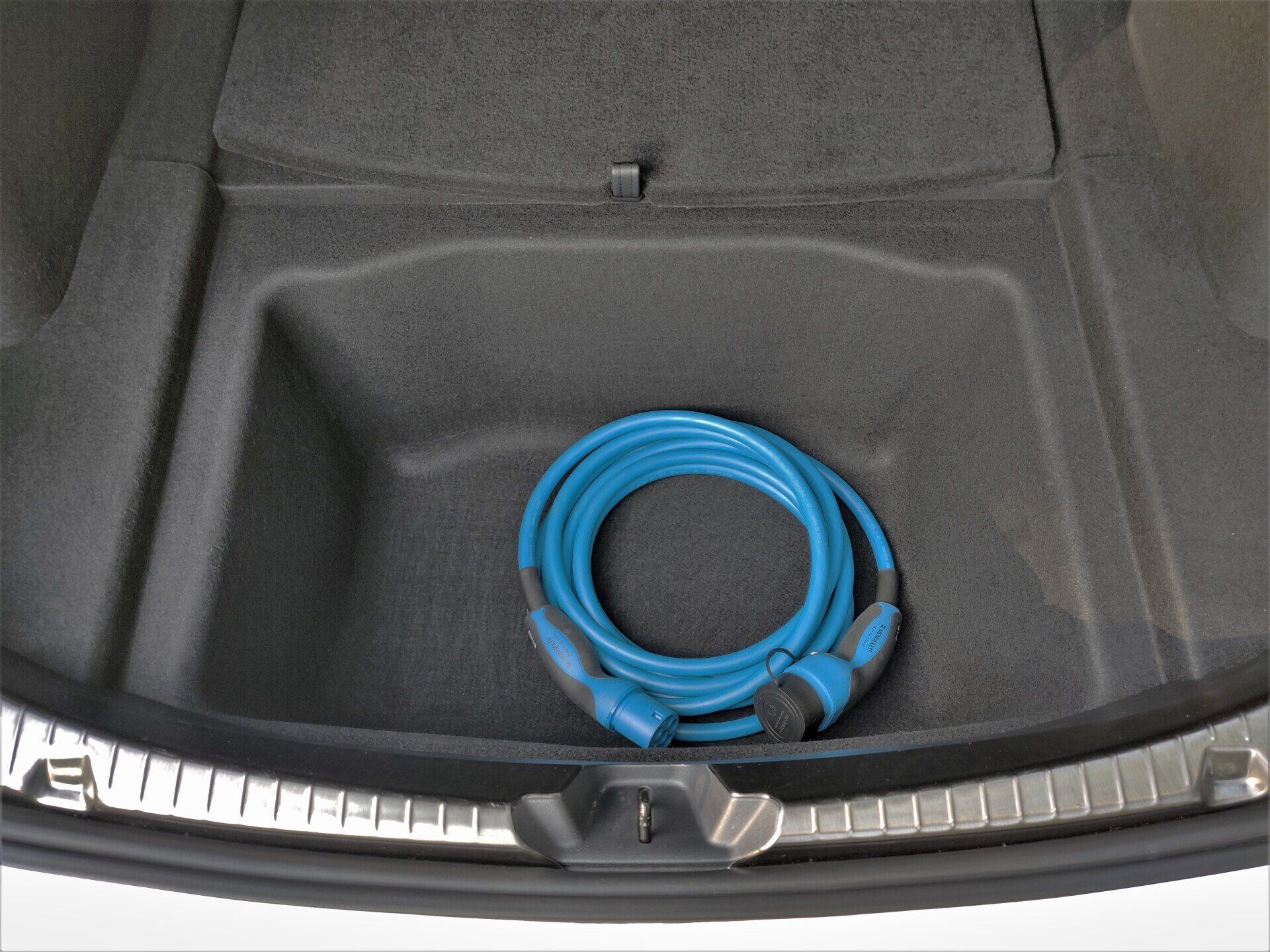 Tesla Model 3 kofferbak laadkabel