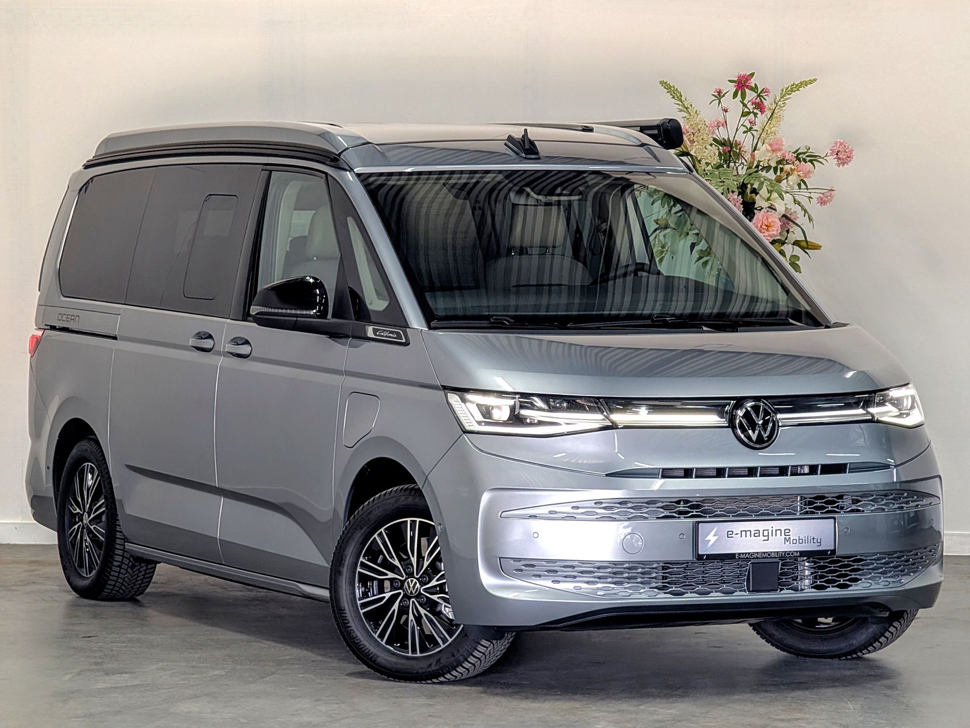 Volkswagen California Ocean eHybrid in de kleur Mono Silver 