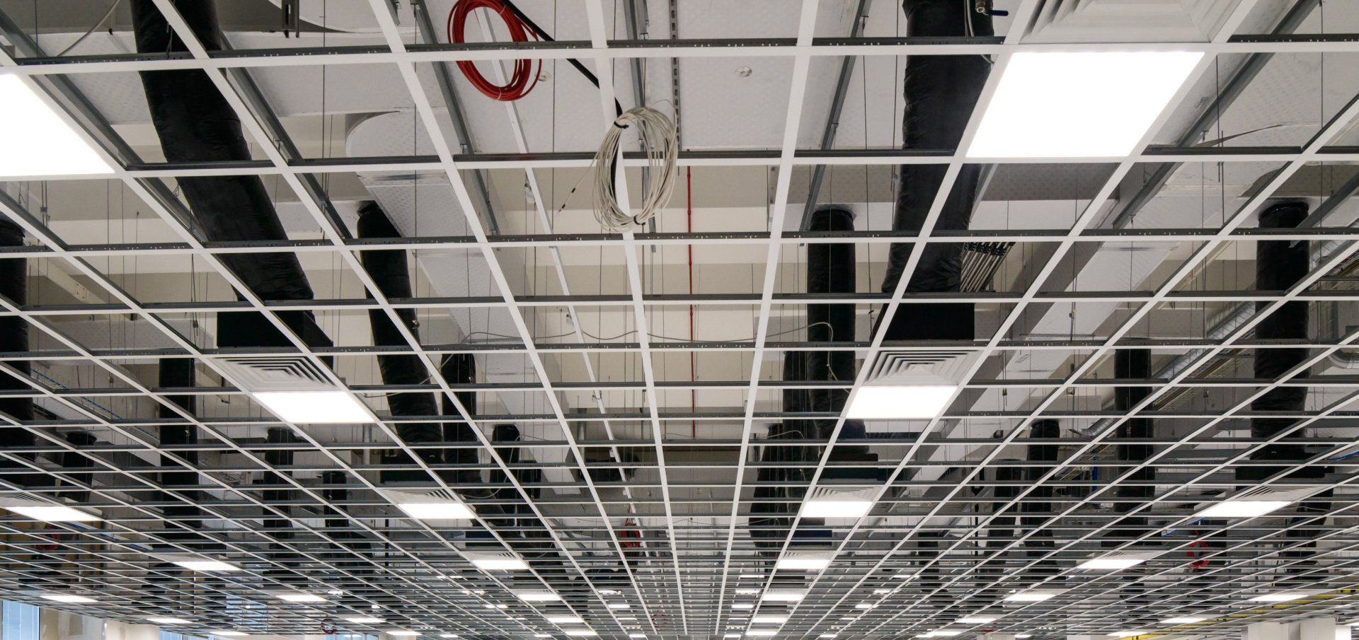 Strut and grid ceiling systems