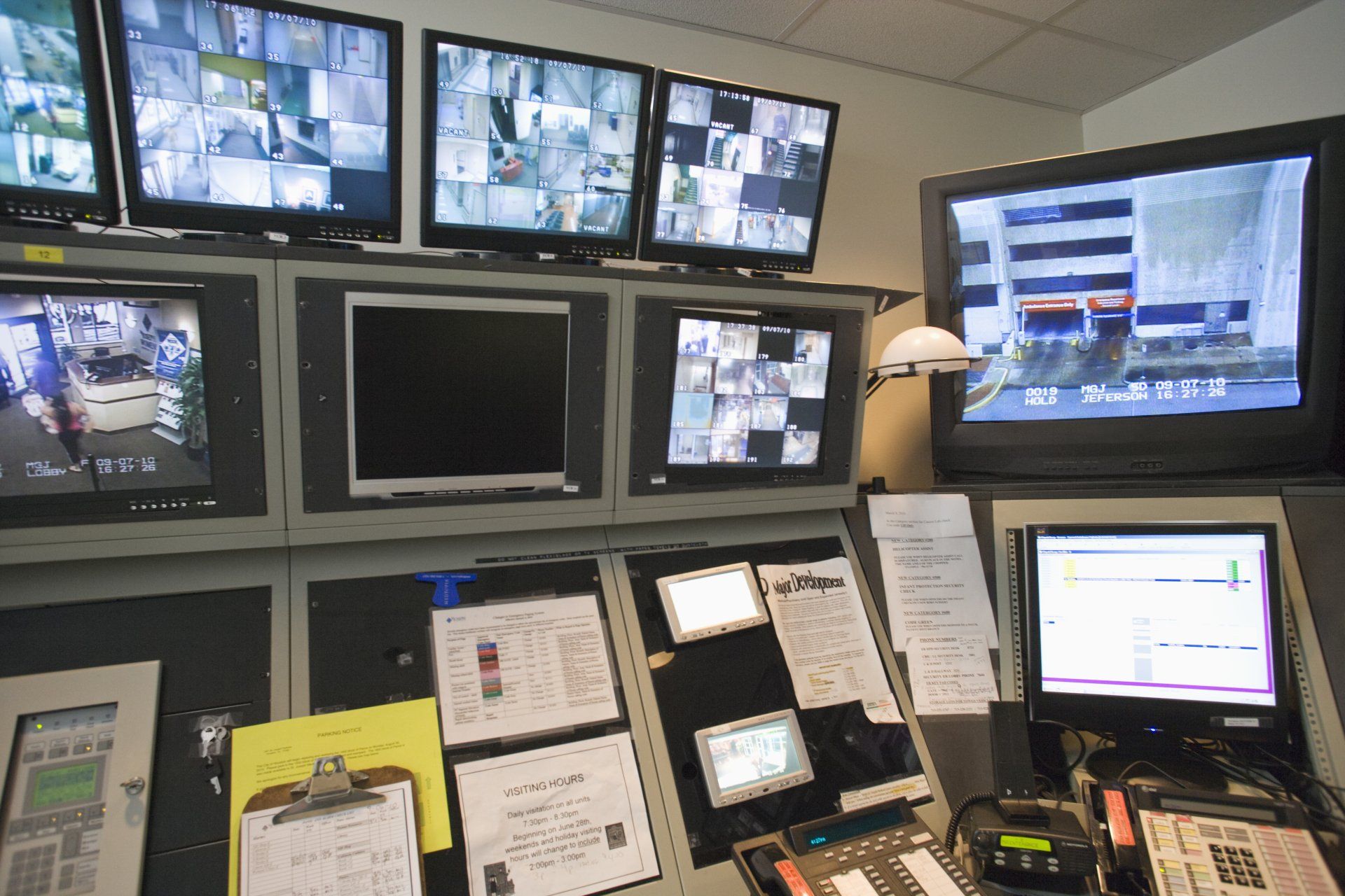 Professional Doctor Giving A Consultation - Fort Wayne, IND - New Generation Networking