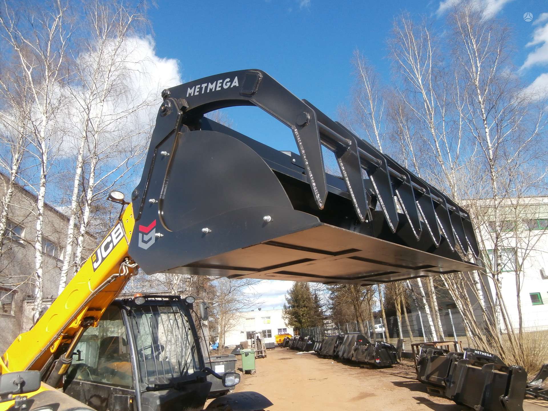 Kaušas su prispaudėju