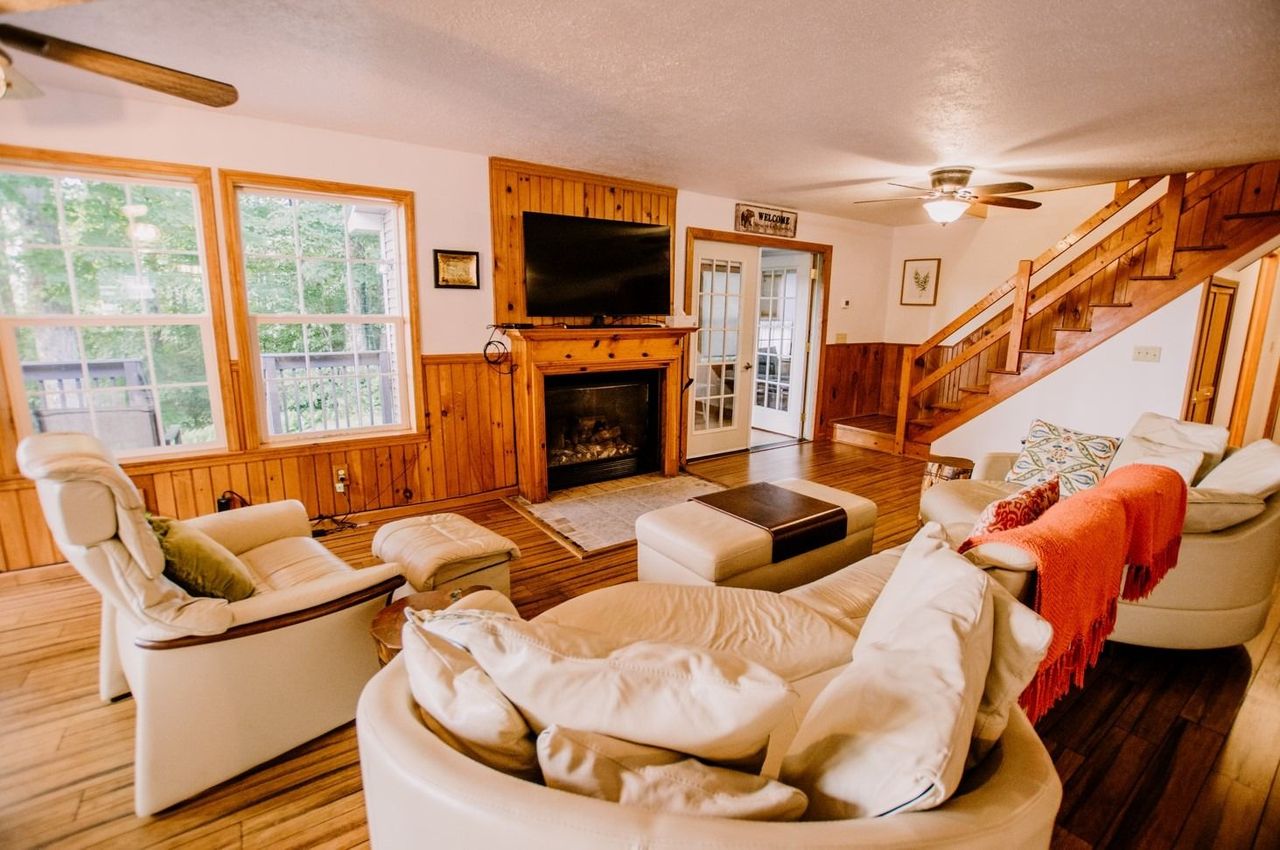 Luxury Lakeside Resort | The Kuyahoora Lodge & Resort | Cold Brook, NY