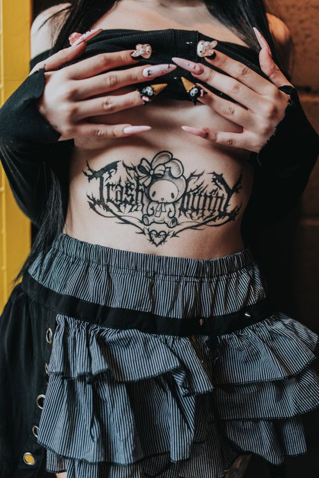 Tatuagem Gaara  Tatuagem, Tatuagens femininas delicadas, Boas