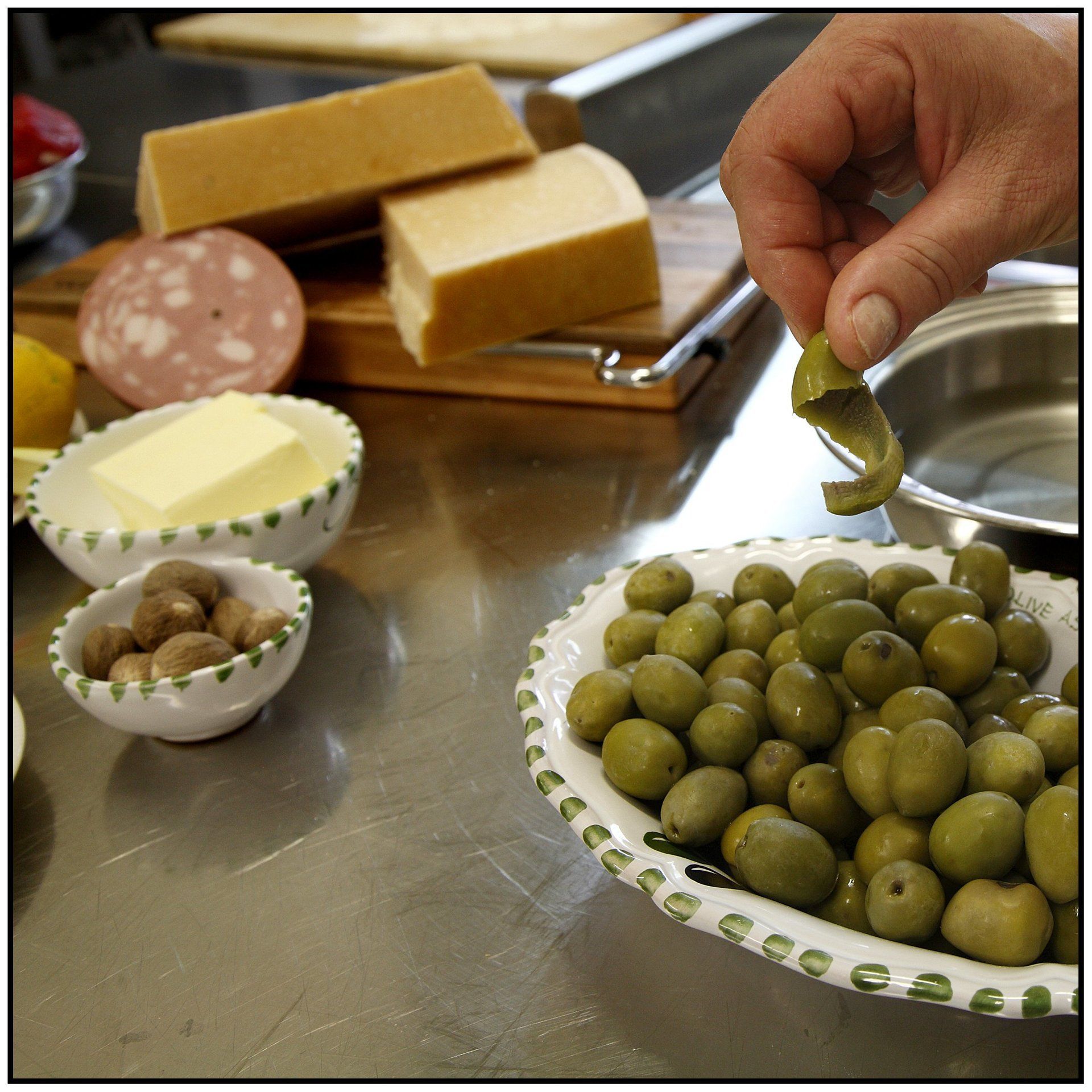 olive, salumi e formaggi