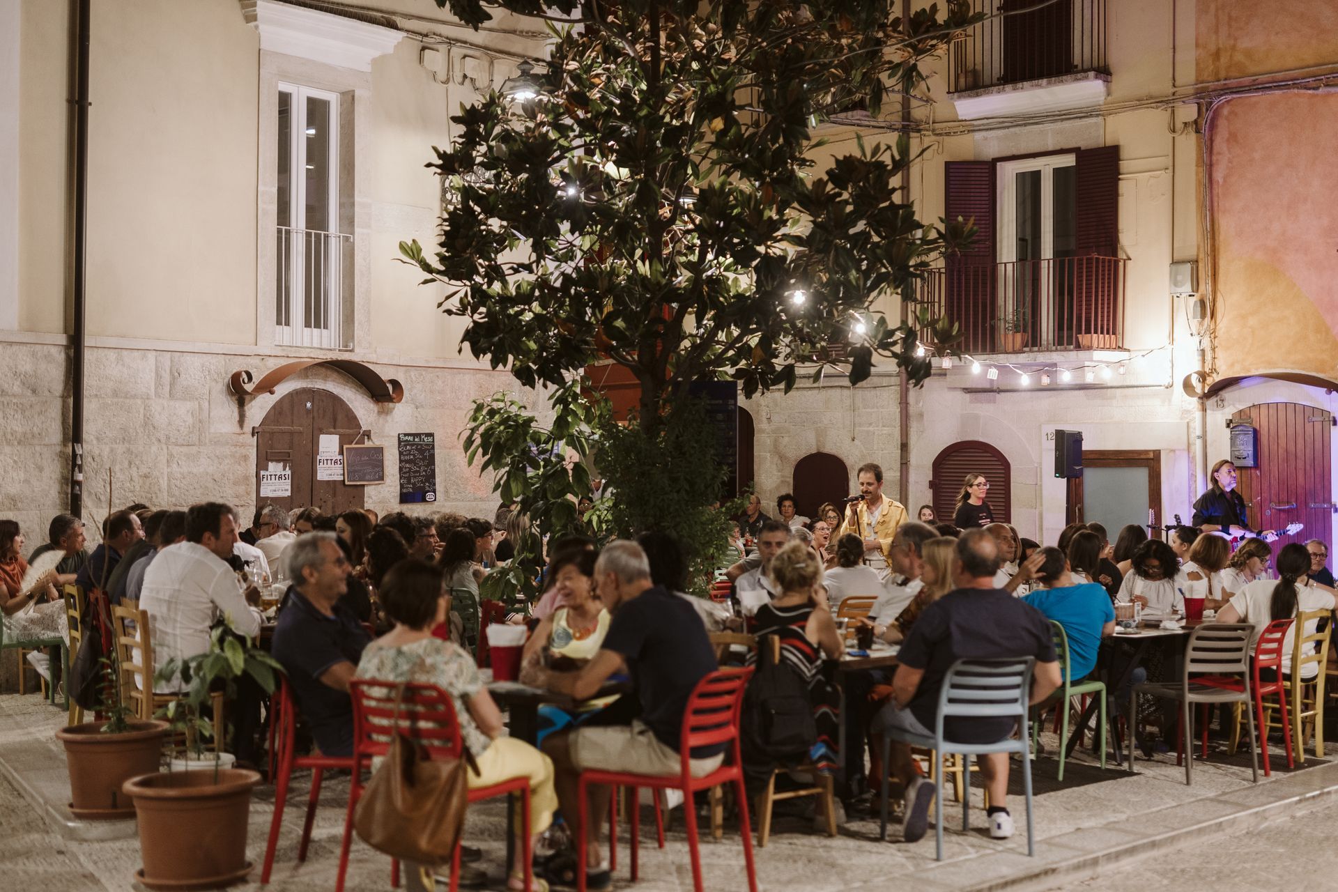 MERCOLEdì 19 giugno 2024 - queen's crown - queen tribute band