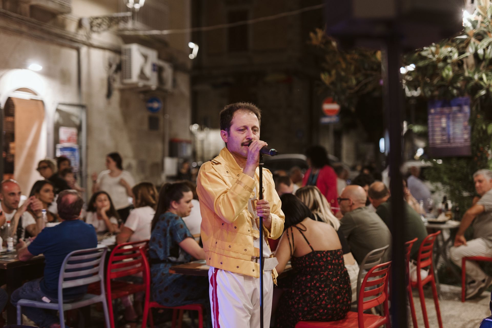 MERCOLEdì 19 giugno 2024 - queen's crown - queen tribute band