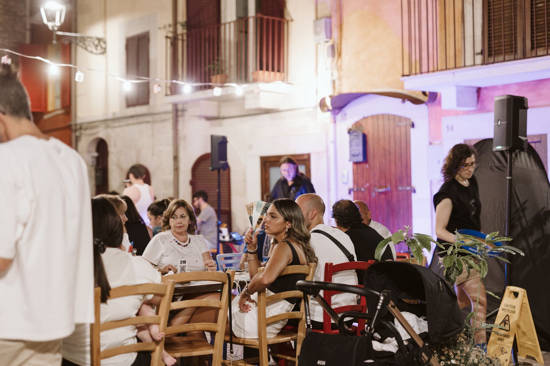 MERCOLEdì 19 giugno 2024 - queen's crown - queen tribute band