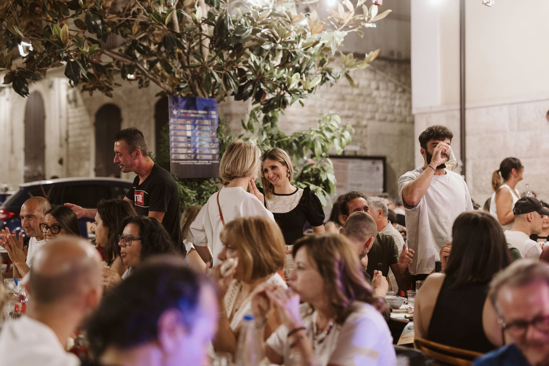 MERCOLEdì 19 giugno 2024 - queen's crown - queen tribute band