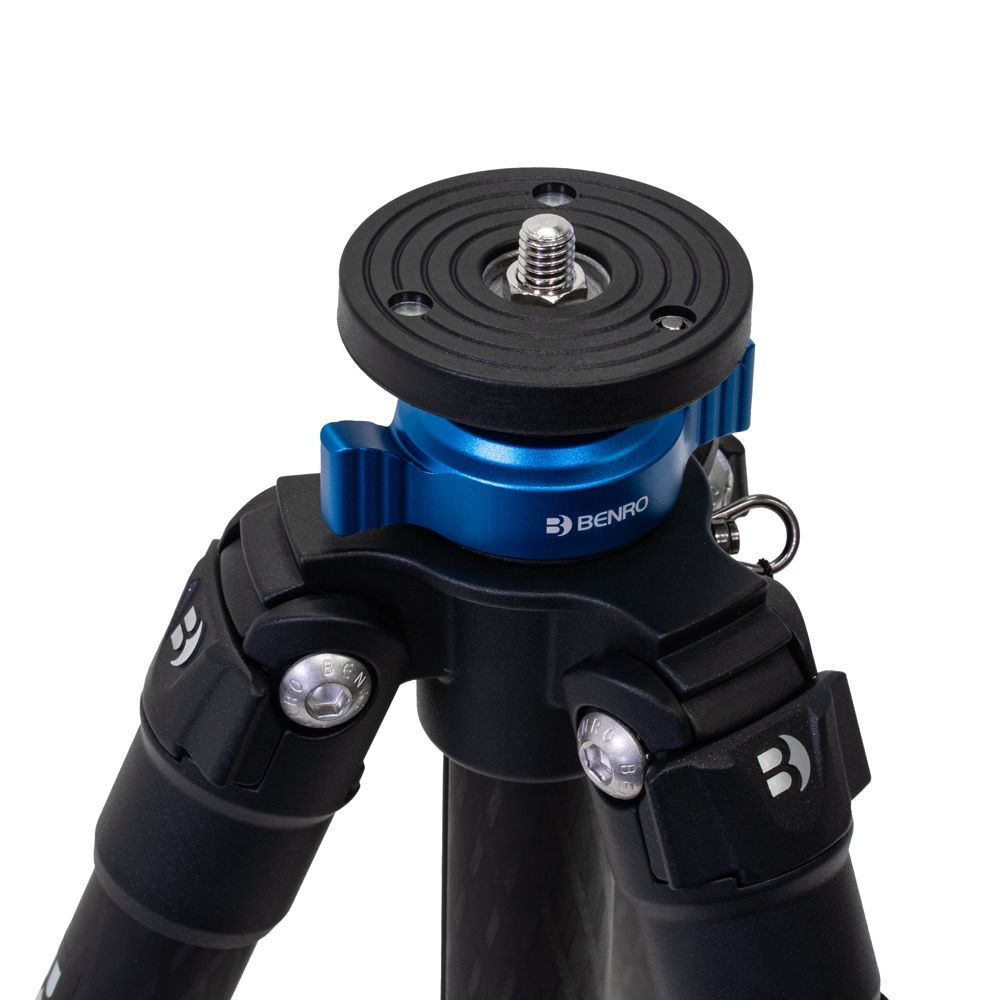 A black tripod with a blue ring that says benro on it
