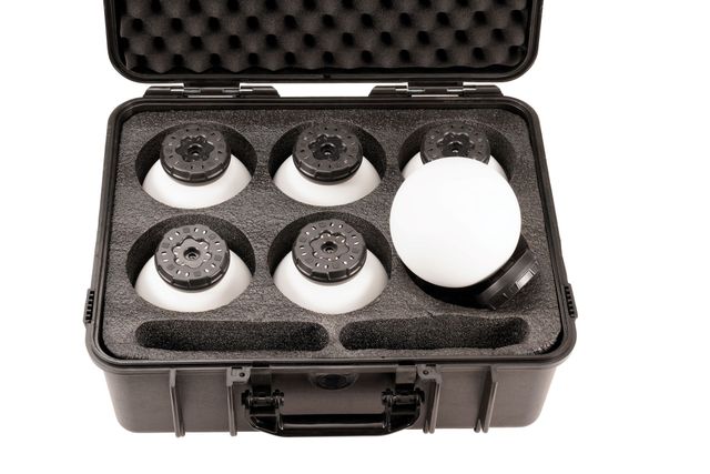 Suitcase with magnetic Scanner Spheres