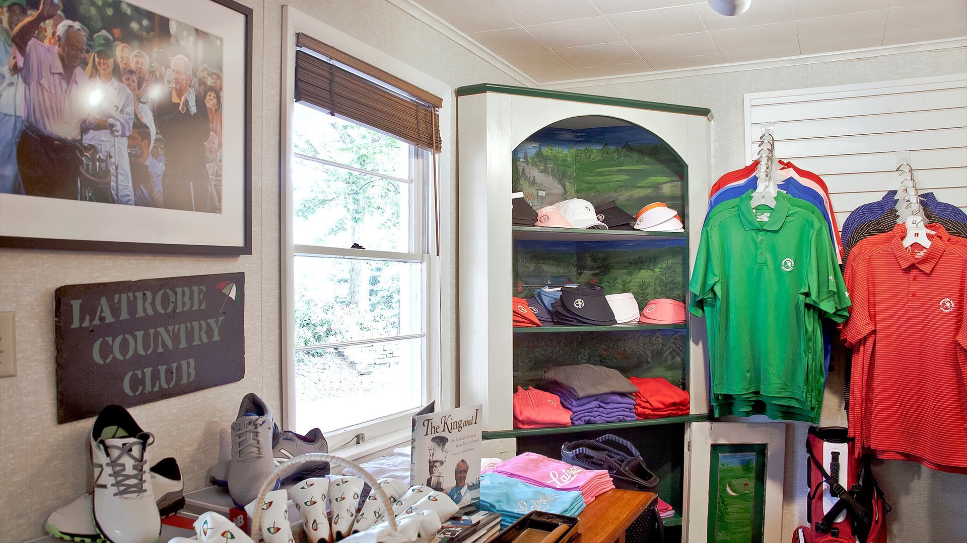 A room with a sign that says lathroe country club