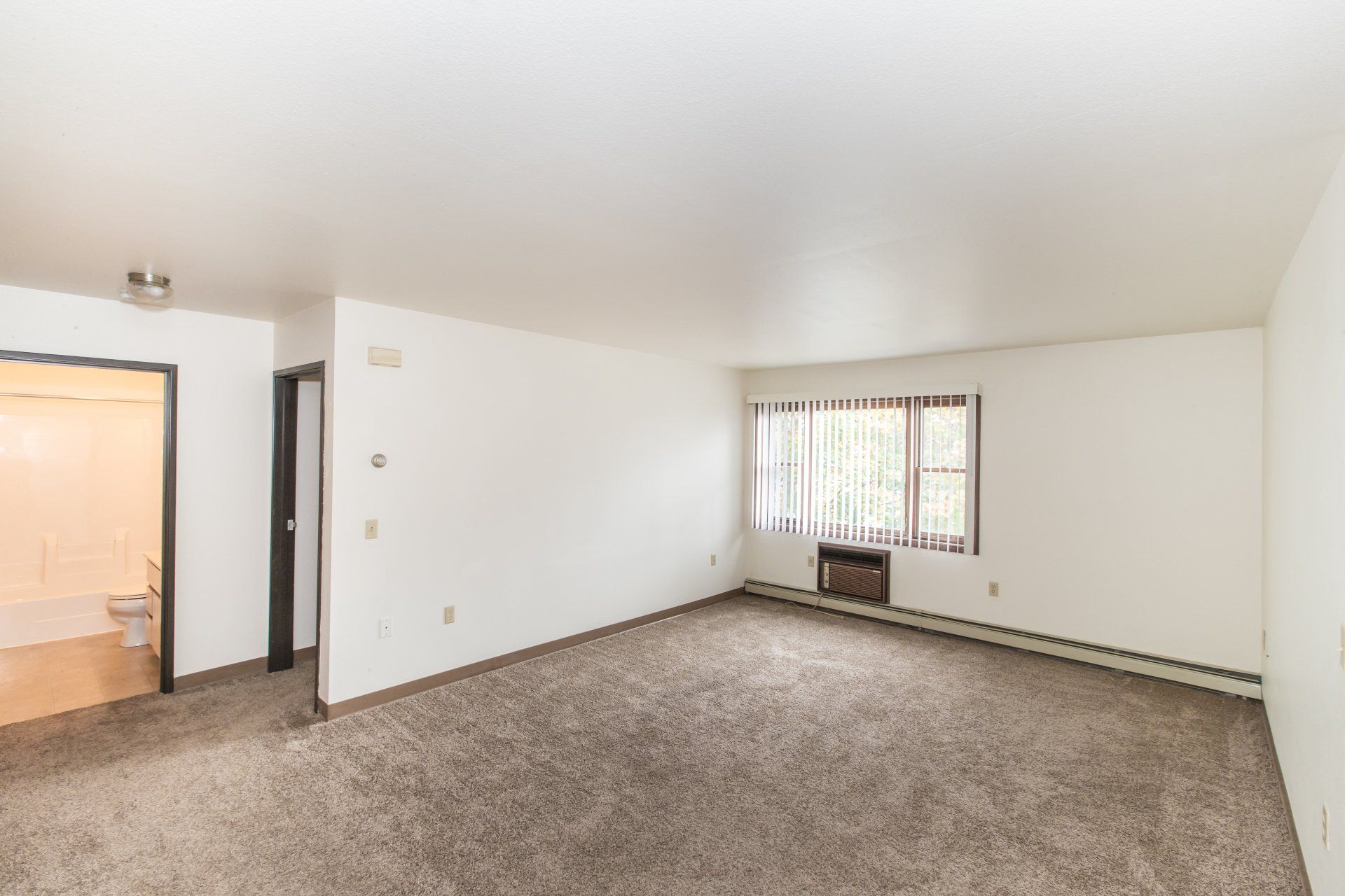 Pinecrest Apartments Diamond Property Management