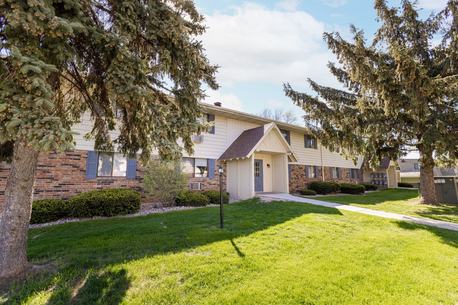 Coachlight Apartments Apartment Diamond Property Management