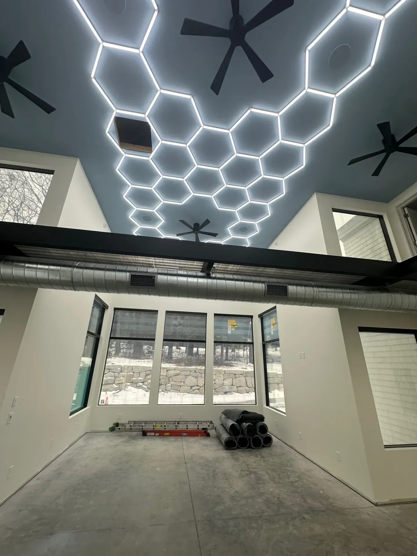 A room with a ceiling that has a honeycomb pattern on it