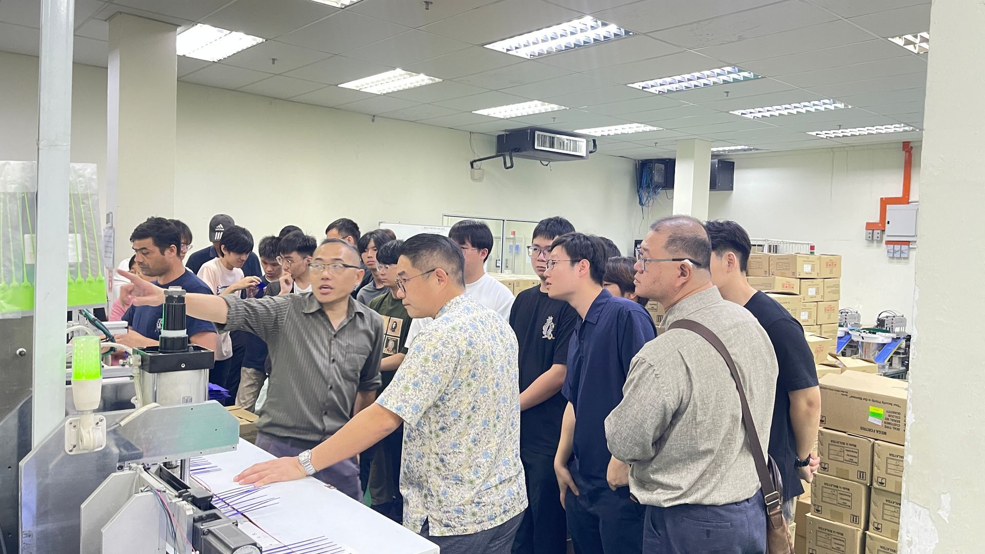 Hwamda  plastic injection machine demo