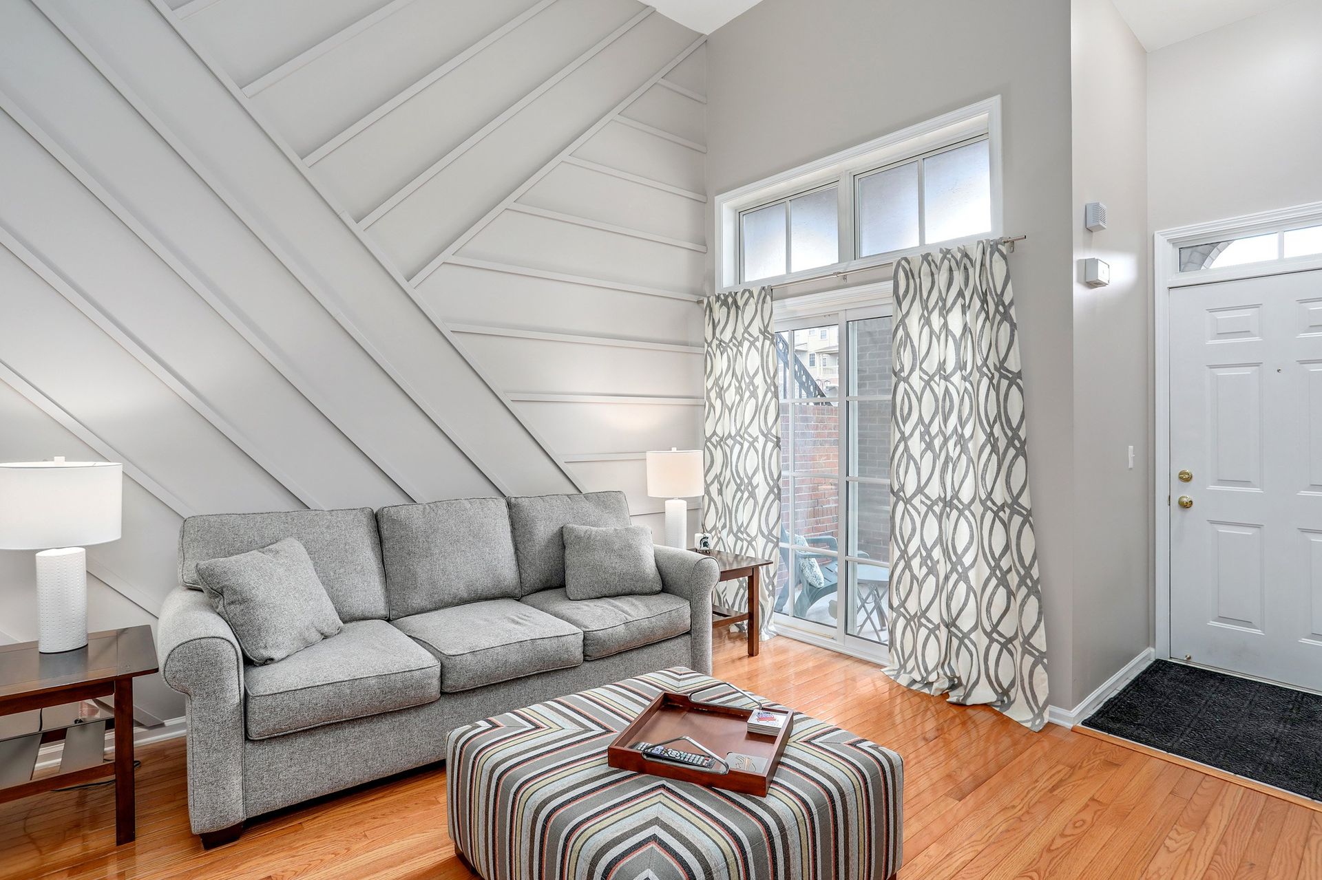  Living room in Auburn Hills, real estate photography 