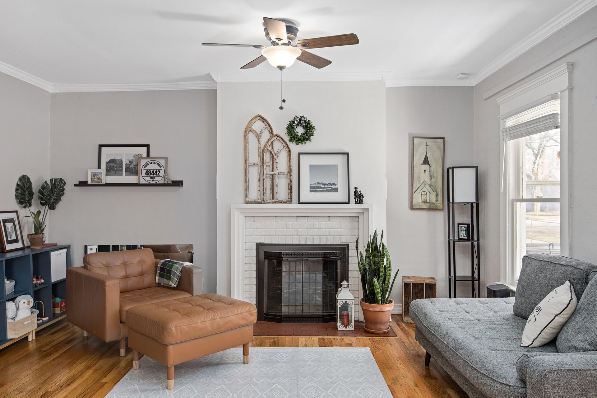  Holly, MI Real Estate Photography - Charming 1920’s bungalow - fireplace detail 