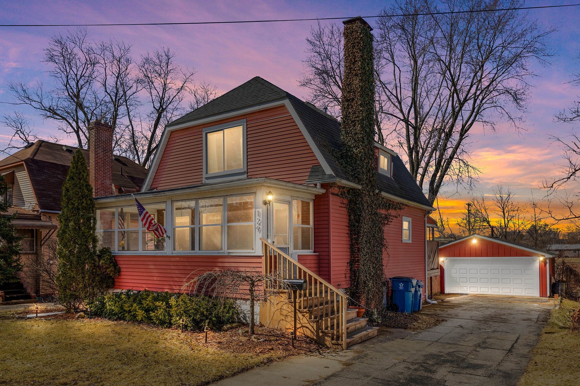  Holly, MI Real Estate Photography - Charming 1920’s bungalow 