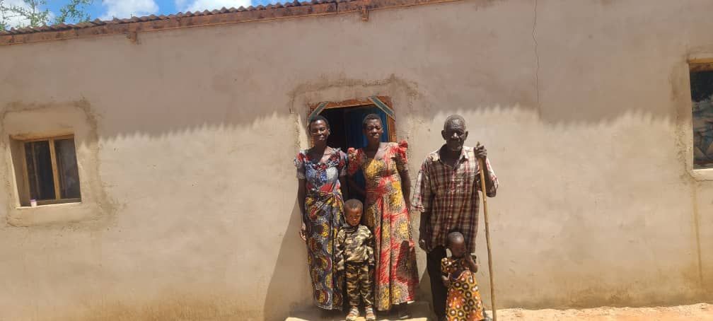 A group of people are standing in front of a building.