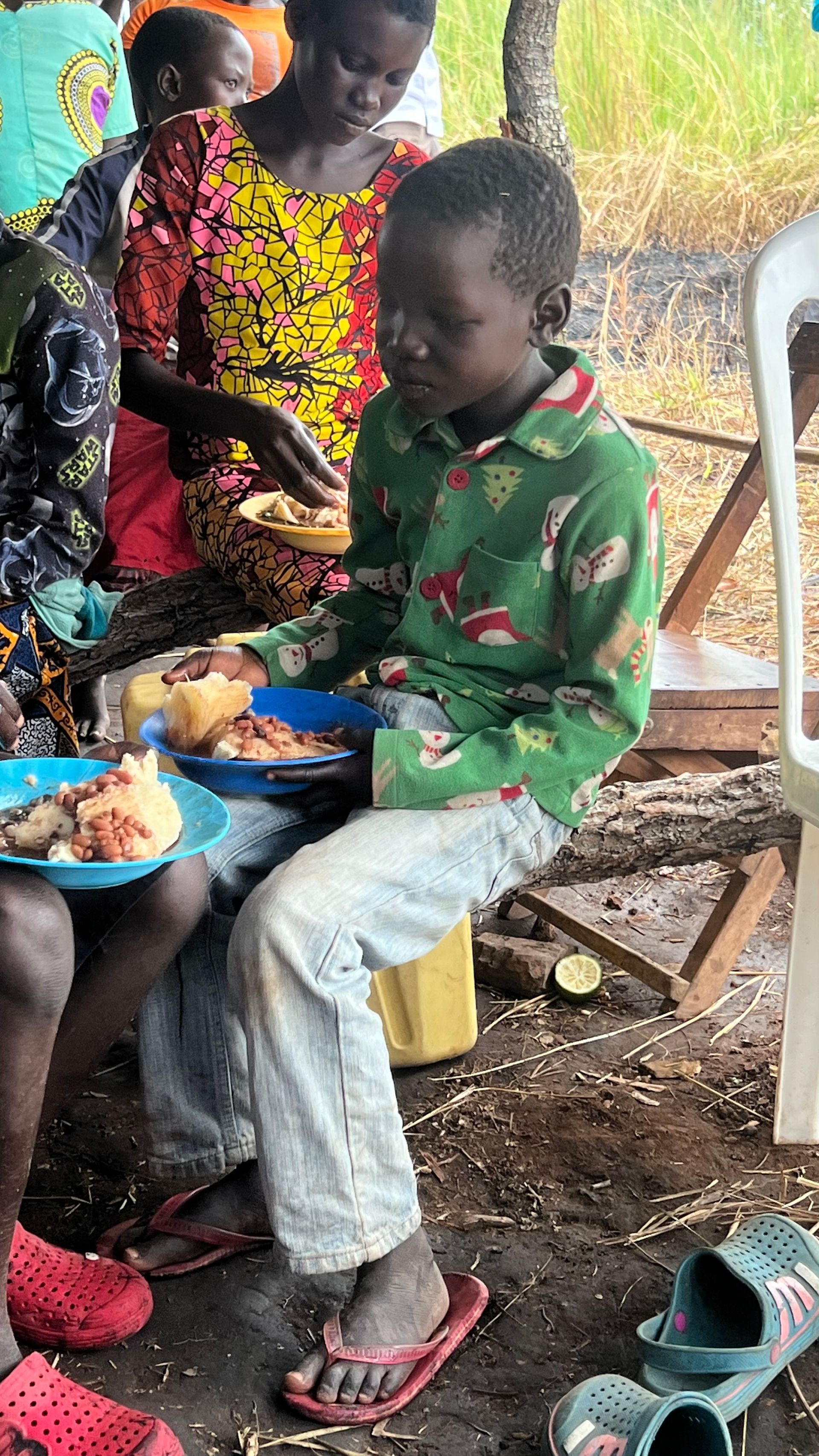 Amigos feeding children pic 3