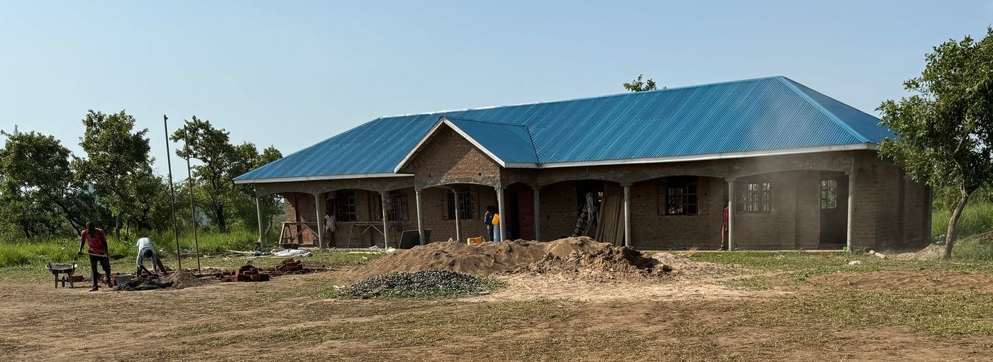 A school for Amigos Internacionales with a blue roof is being built in Pawik