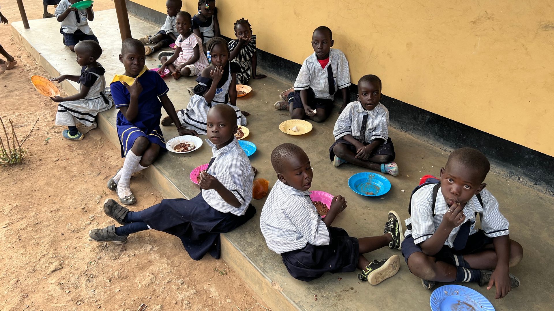 Amigos feeding children pic 6