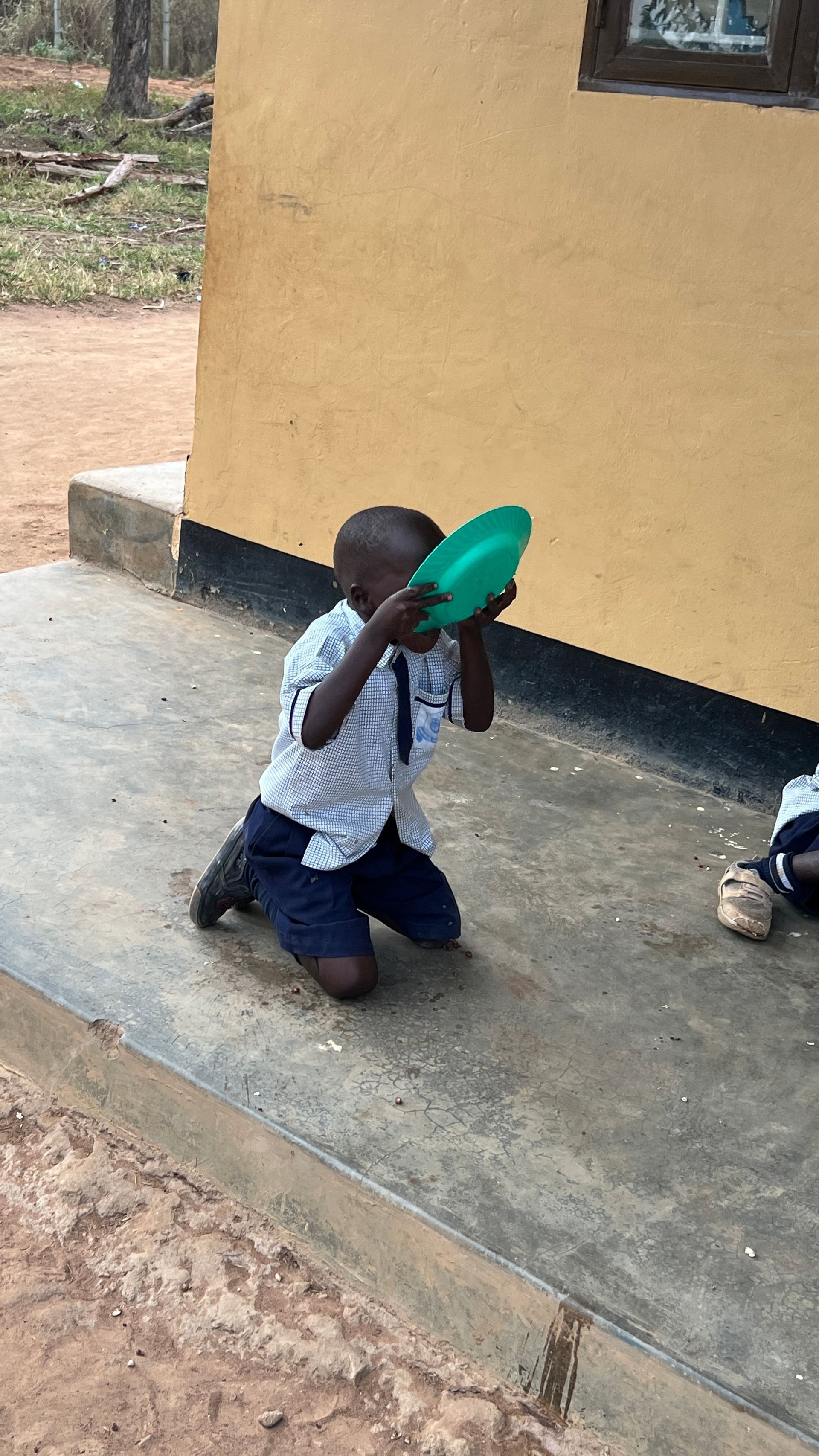 Amigos feeding children pic 1
