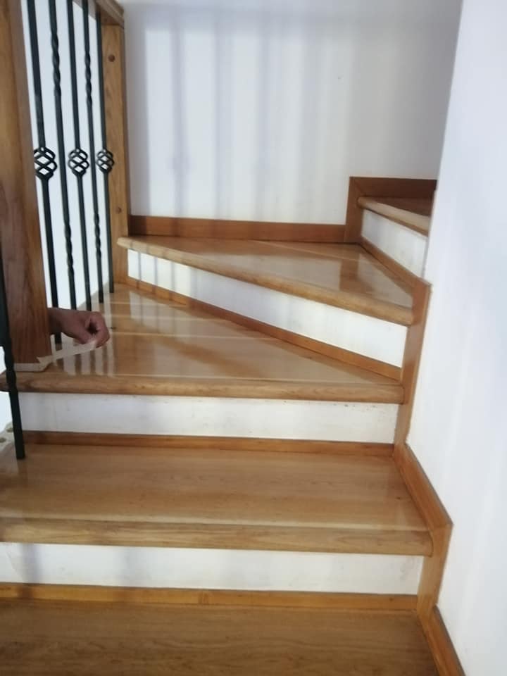 Posa di parquet per scala interna