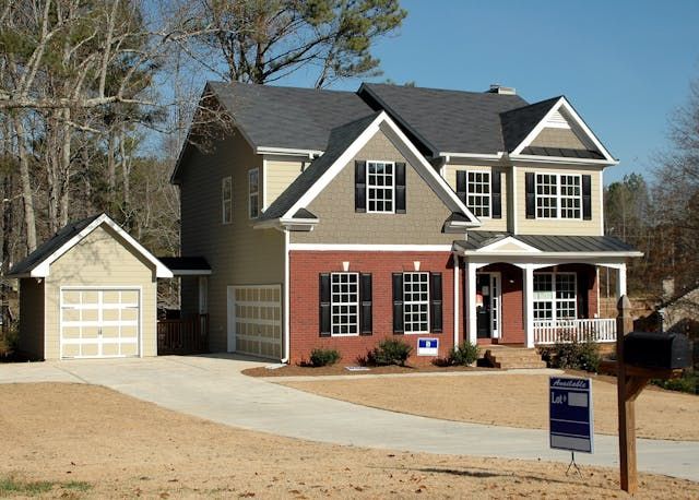 A+house+with+a+clear+drive+way