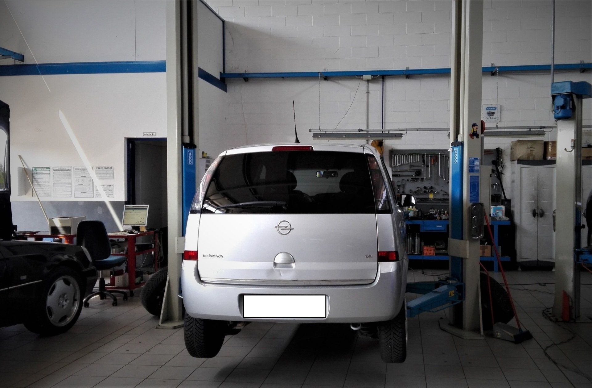 auto da riparare in officina