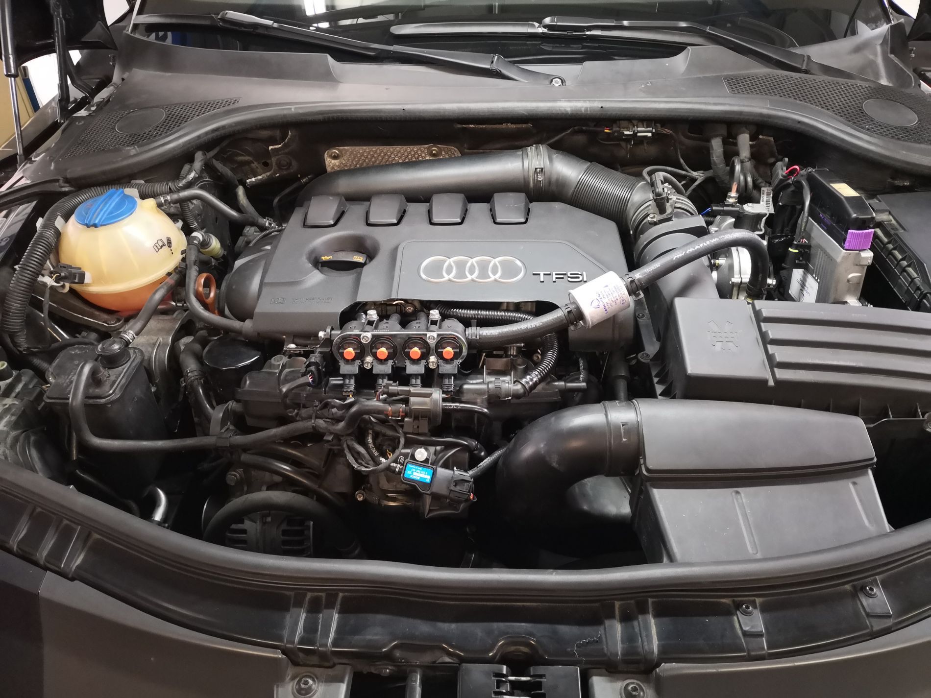 motore di audi tt 2.0 con impianto gpl