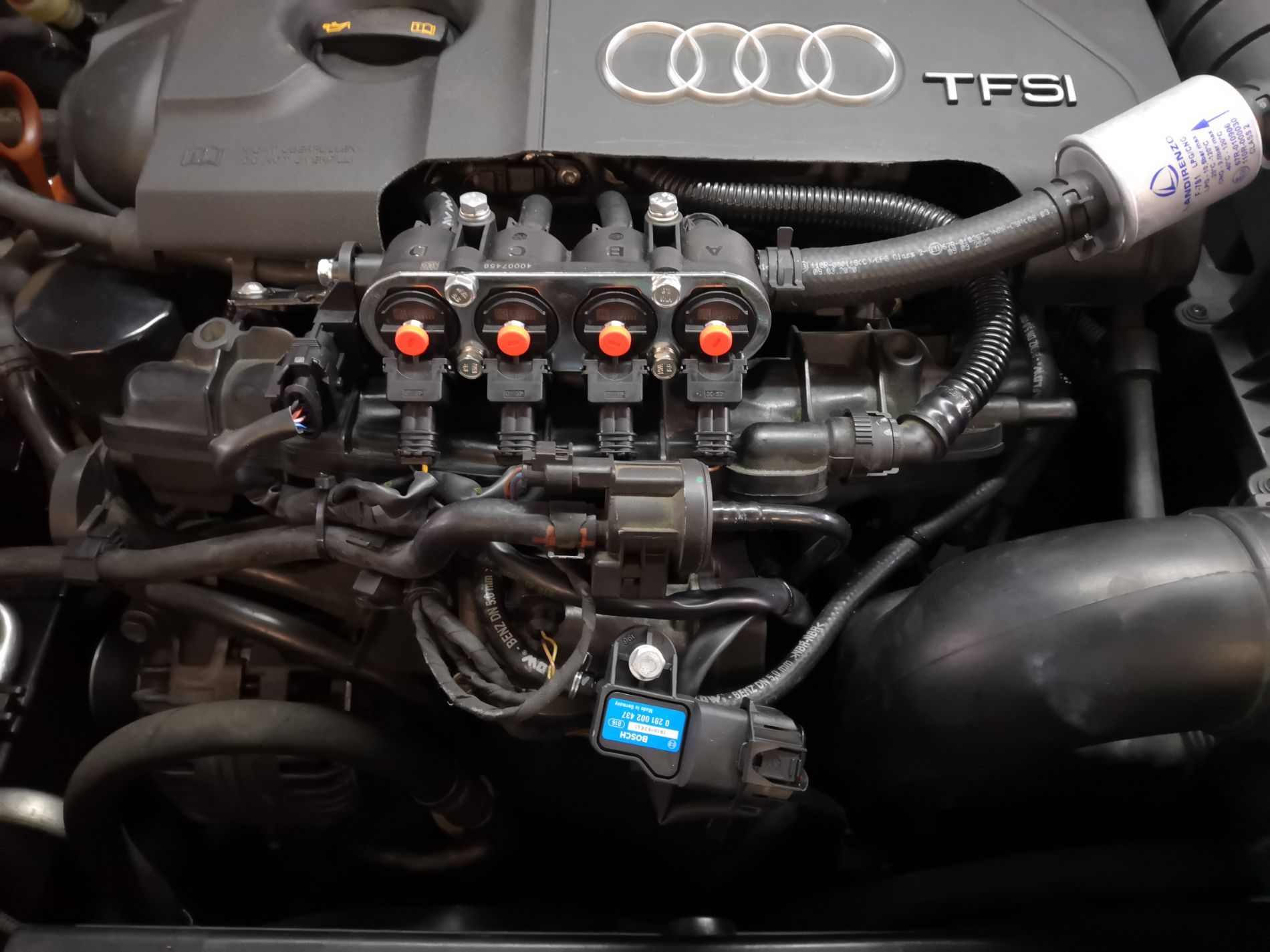 dettaglio motore di audi tt 2.0 con impianto gpl